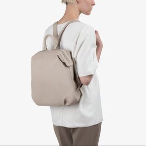 Matt & Nat Vignelli Doctor Bag Backpack in Grey